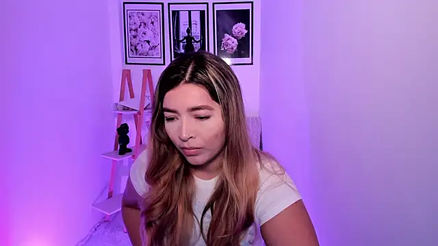 sofihill01 online show from 10/07/25, 07:22