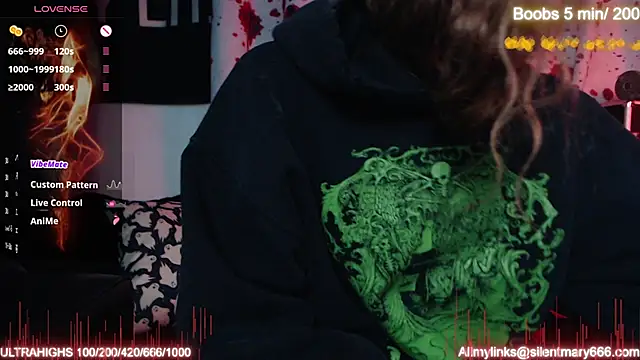 Snapshot of Silentmary chatting on 10/24/25, 11:17 Silentmary online show from 10/24/25, 11:17