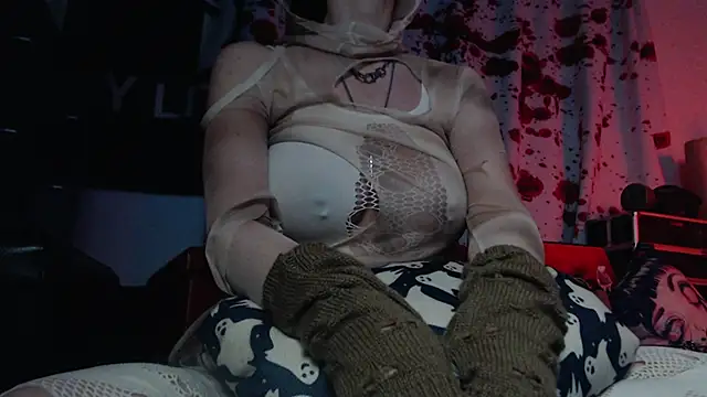 Snapshot of Silentmary chatting on 10/31/25, 03:40 Silentmary online show from 10/31/25, 03:40