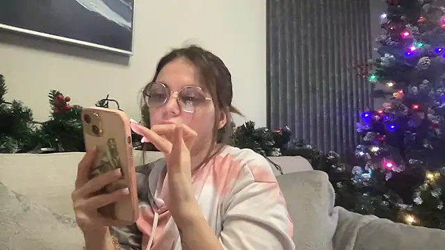 Snapshot of lovebellagrey chatting on 01/16/25, 01:14 lovebellagrey online show from 01/16/25, 01:14
