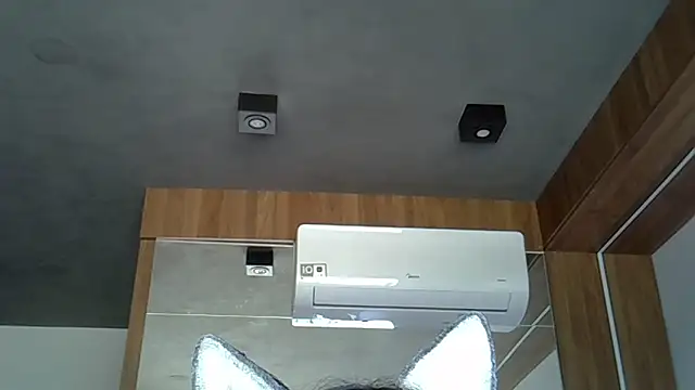 Skinny-Kitten online show from 10/05/25, 03:32