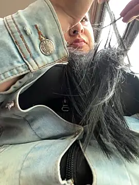 Abril Luv online show from 02/25/25, 12:03