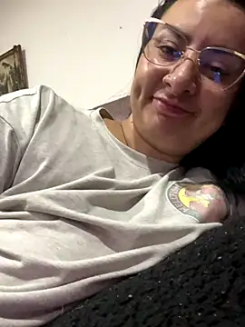 Abril Luv online show from 09/11/25, 02:00