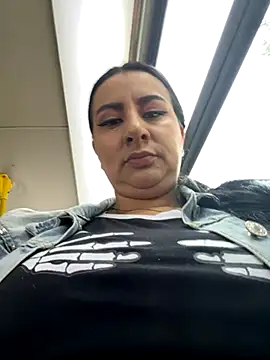 Abril Luv online show from 10/23/25, 12:04