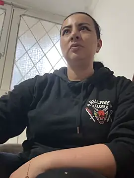 Abril Luv online show from 10/25/25, 10:45