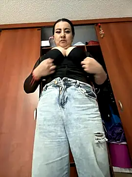 Abril Luv online show from 10/29/25, 01:57