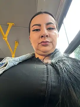 Abril Luv online show from 11/12/25, 12:05