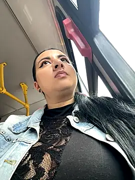 Abril Luv online show from 11/21/25, 12:15