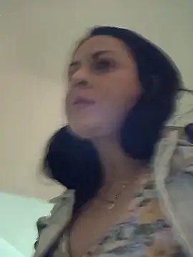 Juli Castillo8 online show from 10/30/25, 02:18