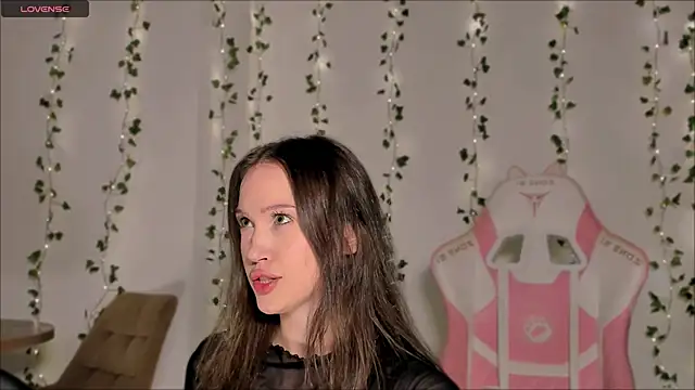 Snapshot of Amelia_Lein chatting on 11/22/25, 12:20 Amelia Lein online show from 11/22/25, 12:20