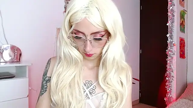 Snapshot of alisseallie chatting on 12/10/24, 04:34 alisseallie online show from 12/10/24, 04:34