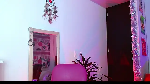 Snapshot of alisseallie chatting on 01/13/25, 11:17 alisseallie online show from 01/13/25, 11:17