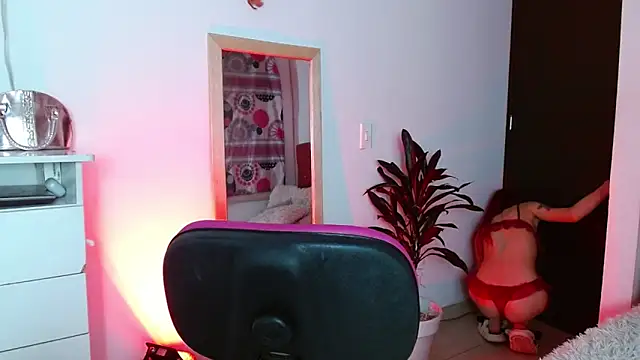 Snapshot of alisseallie chatting on 02/02/25, 10:49 alisseallie online show from 02/02/25, 10:49