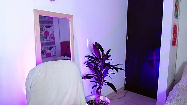 Snapshot of alisseallie chatting on 03/16/25, 11:25 alisseallie online show from 03/16/25, 11:25