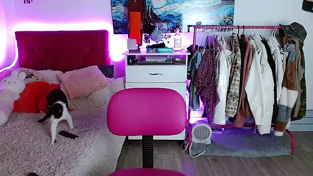 Snapshot of alisseallie chatting on 09/10/25, 08:42 alisseallie online show from 09/10/25, 08:42