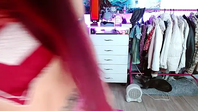 Snapshot of alisseallie chatting on 10/12/25, 01:10 alisseallie online show from 10/12/25, 01:10