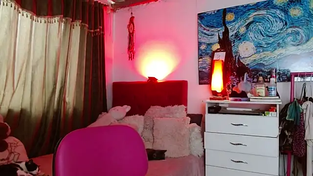 Snapshot of alisseallie chatting on 11/05/25, 08:31 alisseallie online show from 11/05/25, 08:31