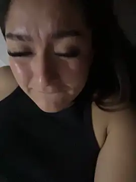 Snapshot of LuceroRm chatting on 11/15/25, 05:27 LuceroRm online show from 11/15/25, 05:27