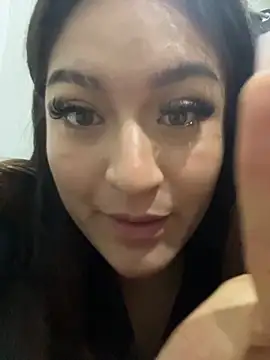 Snapshot of LuceroRm chatting on 11/20/25, 03:50 LuceroRm online show from 11/20/25, 03:50