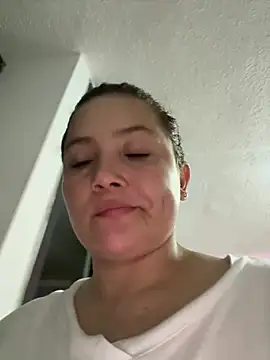Snapshot of EmilyBarragan chatting on 01/30/25, 01:22 EmilyBarragan online show from 01/30/25, 01:22