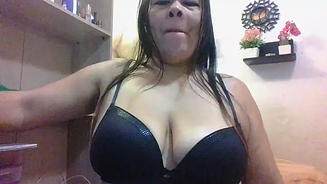 ChiaraFioree online show from 10/09/25, 09:13