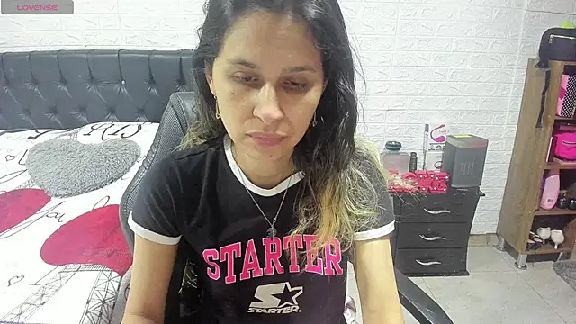 Snapshot of lauren_ashlee chatting on 01/06/25, 02:25 lauren ashlee online show from 01/06/25, 02:25