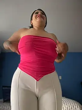 Snapshot of Insane_Issa chatting on 02/13/25, 08:13 Insane Issa online show from 02/13/25, 08:13