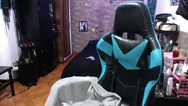 AngelaQueen  online show from 11/13/25, 05:45