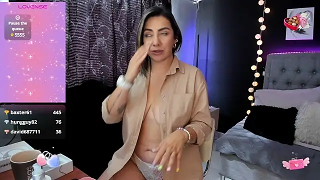 Isabella lt online show from 02/04/25, 02:21