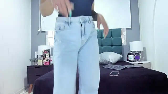 charlott lens online show from 10/10/25, 09:58