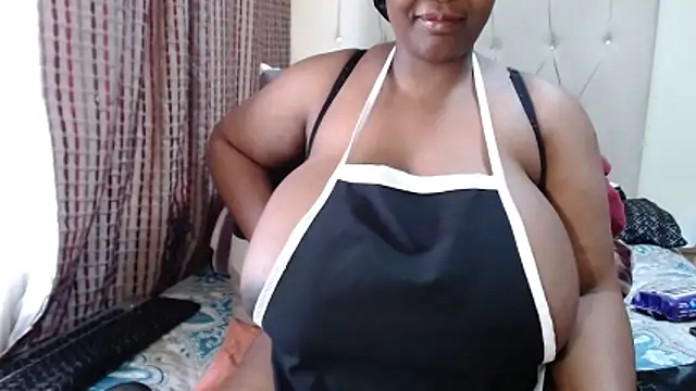 Snapshot of CHOCOLATEDARKBUSTYX chatting on 10/21/25, 10:27 CHOCOLATEDARKBUSTYX online show from 10/21/25, 10:27