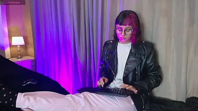 Snapshot of tati_cardenas chatting on 03/13/25, 04:38 tati cardenas online show from 03/13/25, 04:38