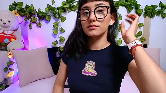 Snapshot of tati_cardenas chatting on 10/27/25, 02:59 tati cardenas online show from 10/27/25, 02:59