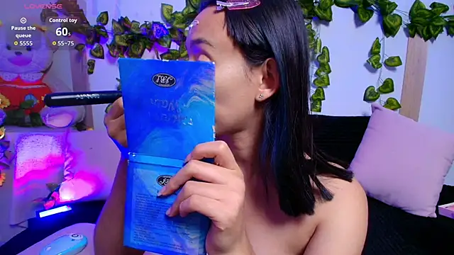 Snapshot of tati_cardenas chatting on 11/15/25, 06:33 tati cardenas online show from 11/15/25, 06:33