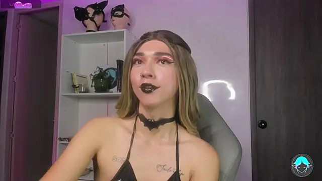 Snapshot of sofi_elfqueen chatting on 02/18/25, 11:52 sofi elfqueen online show from 02/18/25, 11:52