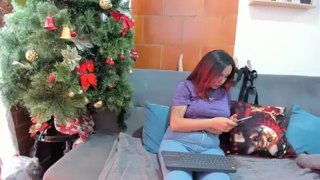 Snapshot of _girls_on_fire_ chatting on 12/24/24, 03:26 girls on fire online show from 12/24/24, 03:26