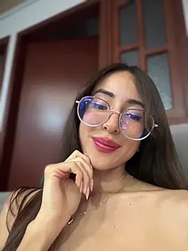 Snapshot of lauravasquez chatting on 02/22/25, 05:13 lauravasquez online show from 02/22/25, 05:13