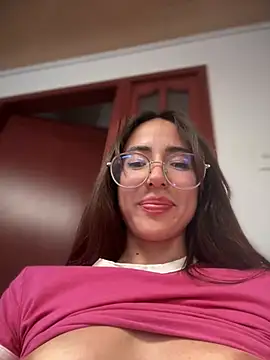 Snapshot of lauravasquez chatting on 03/08/25, 07:53 lauravasquez online show from 03/08/25, 07:53