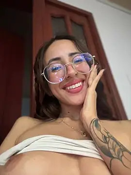 Snapshot of lauravasquez chatting on 03/17/25, 04:43 lauravasquez online show from 03/17/25, 04:43