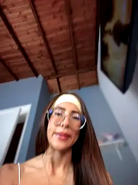 lauravasquez online show from 10/16/25, 03:02