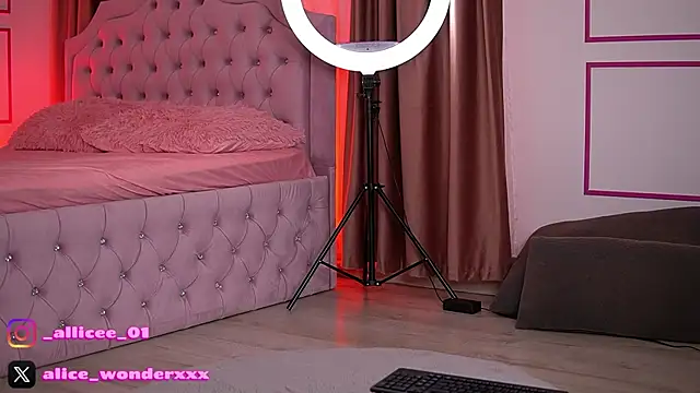 Abbela White online show from 11/13/25, 06:34