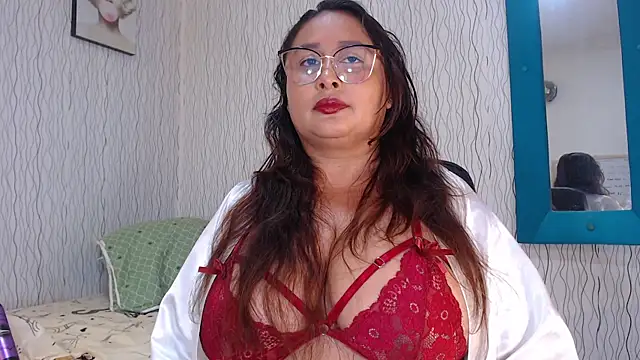 Snapshot of NadiaWhite chatting on 02/22/25, 06:52 NadiaWhite online show from 02/22/25, 06:52