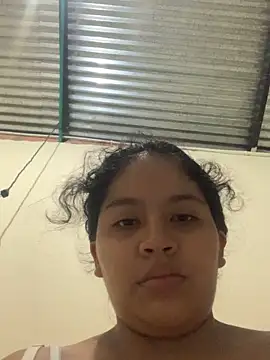 moncerrat luna online show from 11/11/25, 12:21