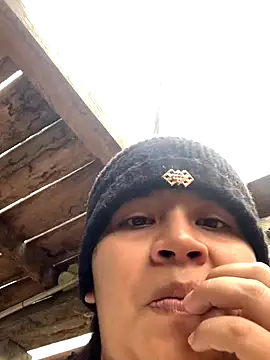 moncerrat luna online show from 11/15/25, 07:32