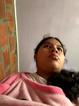 moncerrat luna online show from 11/17/25, 02:34