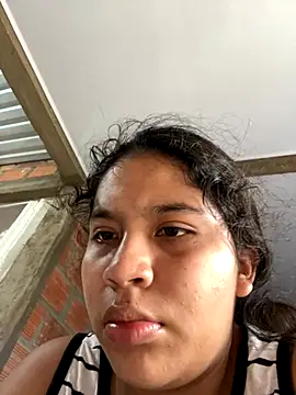 moncerrat luna online show from 11/19/25, 04:40