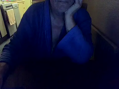 Snapshot of daddyflash chatting on 10/22/25, 11:15 daddyflash online show from 10/22/25, 11:15