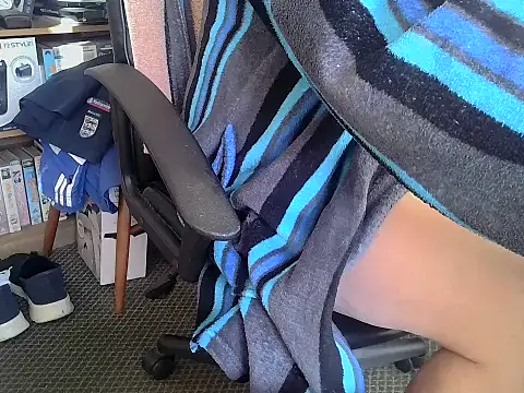 Snapshot of daddyflash chatting on 10/27/25, 09:13 daddyflash online show from 10/27/25, 09:13