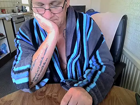 Snapshot of daddyflash chatting on 11/02/25, 11:45 daddyflash online show from 11/02/25, 11:45