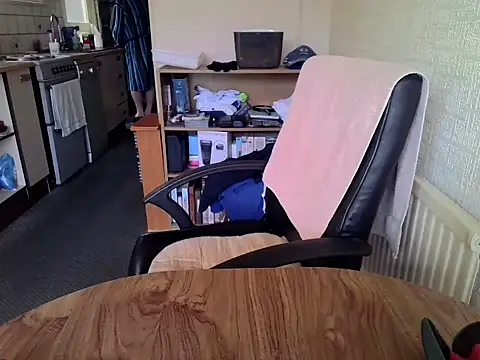 Snapshot of daddyflash chatting on 11/03/25, 10:38 daddyflash online show from 11/03/25, 10:38